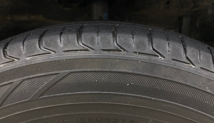 2015 Maruti Swift ZXI, Petrol, Manual, 81,325 km, Right Front Tyre Tread