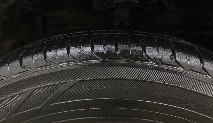 2015 Maruti Swift ZXI, Petrol, Manual, 81,325 km, Left Front Tyre Tread