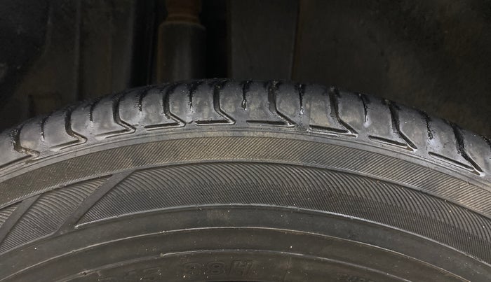2015 Maruti Swift ZXI, Petrol, Manual, 81,325 km, Right Rear Tyre Tread