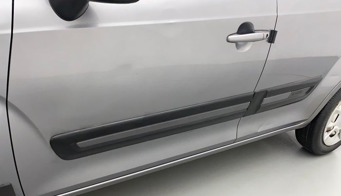 2018 Maruti IGNIS SIGMA 1.2, Petrol, Manual, 82,475 km, Front passenger door - Slightly dented