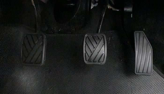 2018 Maruti IGNIS SIGMA 1.2, Petrol, Manual, 82,475 km, Pedals