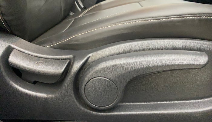 2019 Hyundai Elite i20 SPORTZ PLUS 1.2, CNG, Manual, 89,901 km, Driver Side Adjustment Panel