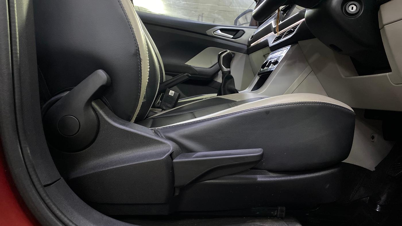 2022 Volkswagen TAIGUN HIGHLINE 1.0 TSI MT, Petrol, Manual, 22,818 km, Driver Side Adjustment Panel