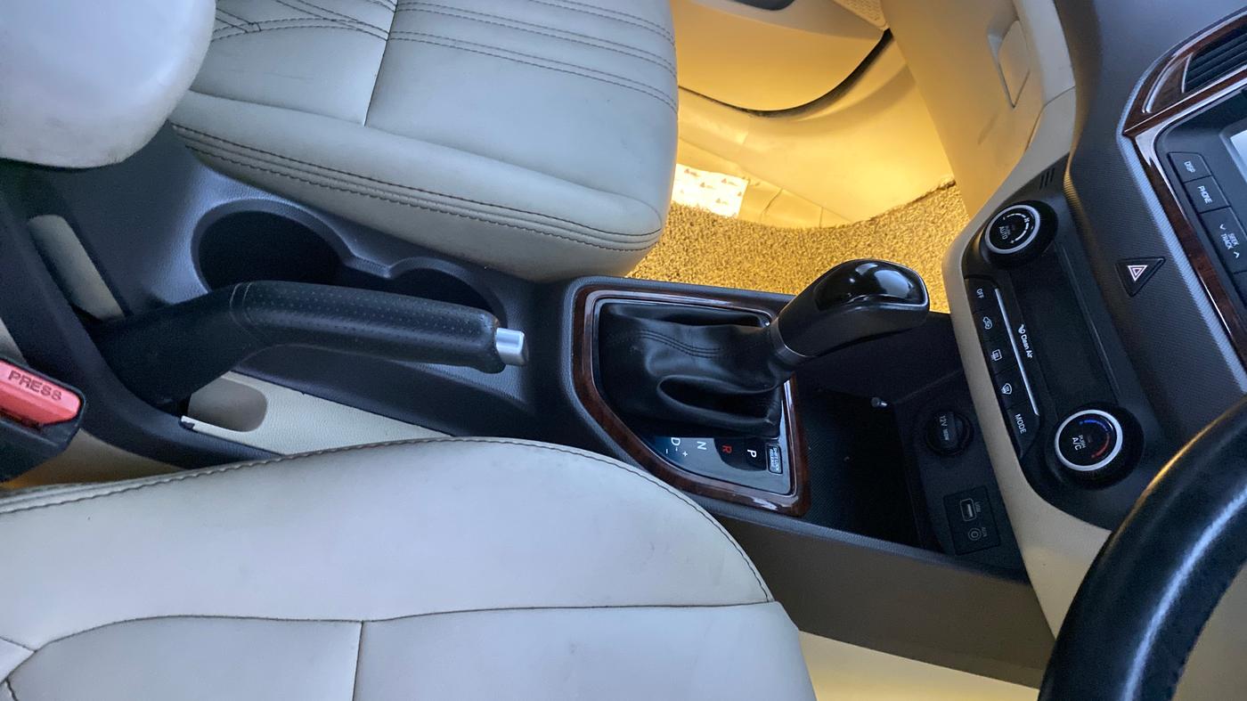 2017 Hyundai Creta SX PLUS AT 1.6 PETROL, Petrol, Automatic, 67,298 km, Gear Lever