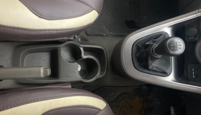 2014 Hyundai i10 SPORTZ 1.1, Petrol, Manual, 31,204 km, Gear Lever