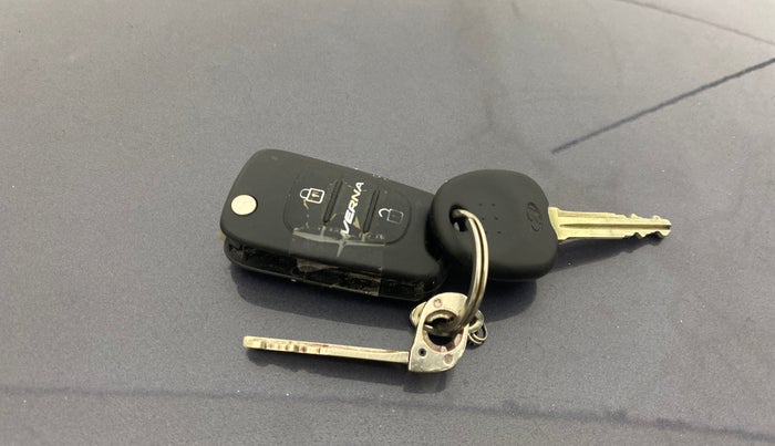 2014 Hyundai i10 SPORTZ 1.1, Petrol, Manual, 31,204 km, Key Close Up