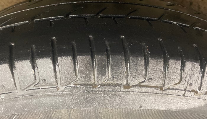 2014 Hyundai i10 SPORTZ 1.1, Petrol, Manual, 31,204 km, Right Rear Tyre Tread