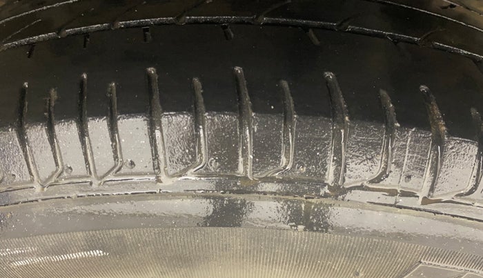 2014 Hyundai i10 SPORTZ 1.1, Petrol, Manual, 31,204 km, Left Rear Tyre Tread