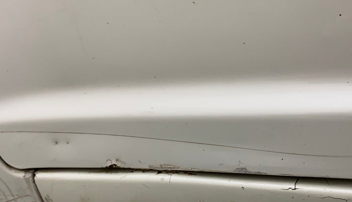 2011 Maruti Swift VXI, Petrol, Manual, 60,385 km, Front passenger door - Minor scratches