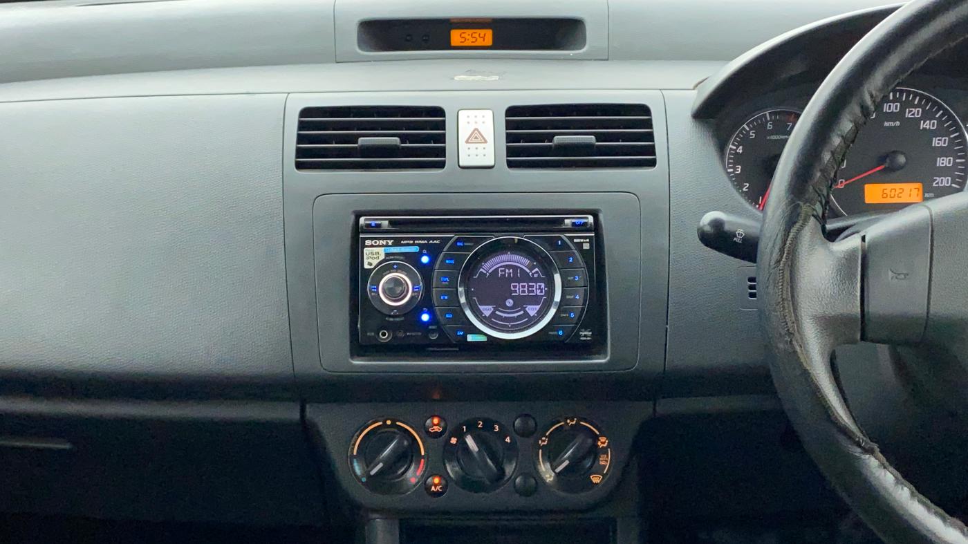 2011 Maruti Swift VXI, Petrol, Manual, 60,385 km, Air Conditioner