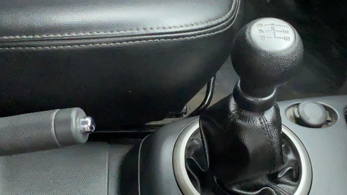2011 Maruti Swift VXI, Petrol, Manual, 60,385 km, Gear Lever