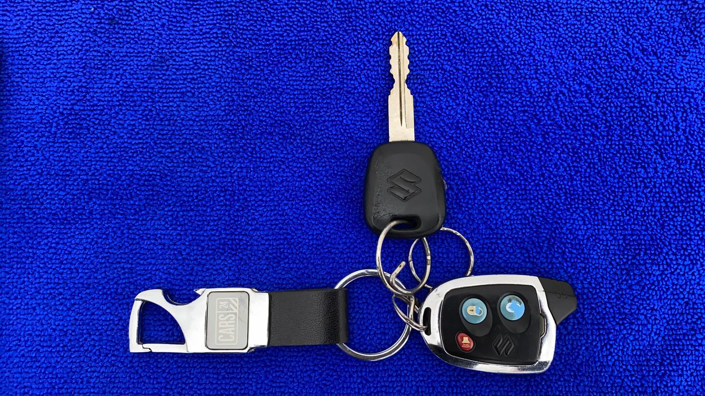 2011 Maruti Swift VXI, Petrol, Manual, 60,385 km, Key Close Up