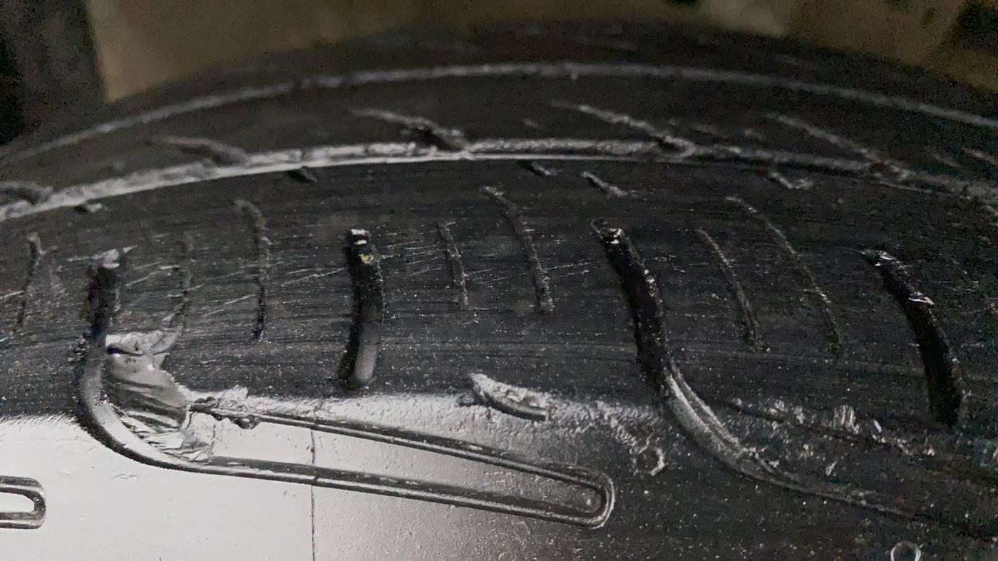 2011 Maruti Swift VXI, Petrol, Manual, 60,385 km, Left Front Tyre Tread