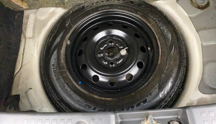 2011 Maruti Swift VXI, Petrol, Manual, 60,385 km, Dicky (Boot door) - Tool missing