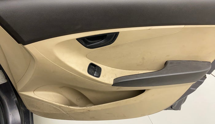 2016 Hyundai Eon MAGNA + AIRBAG, CNG, Manual, 79,911 km, Driver Side Door Panels Control