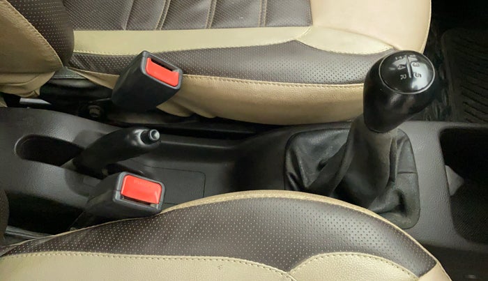 2016 Hyundai Eon MAGNA + AIRBAG, CNG, Manual, 79,911 km, Gear Lever