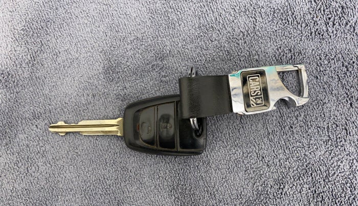 2016 Hyundai Eon MAGNA + AIRBAG, CNG, Manual, 79,911 km, Key Close Up