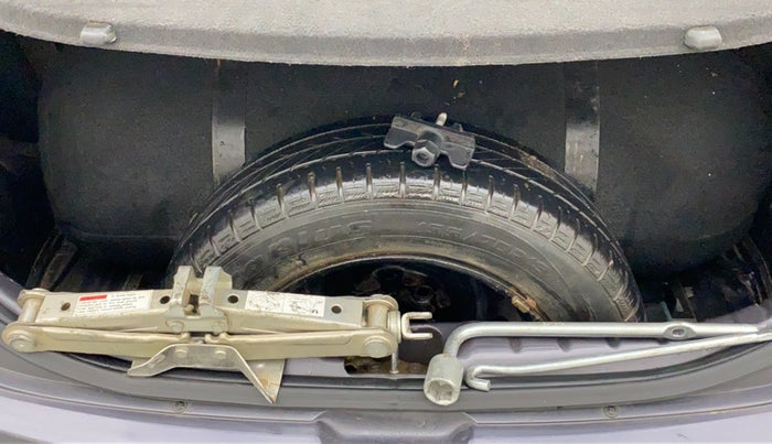 2016 Hyundai Eon MAGNA + AIRBAG, CNG, Manual, 79,911 km, Spare Tyre