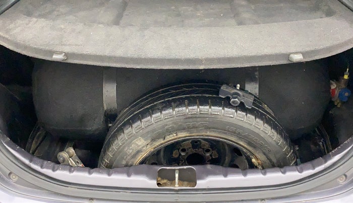 2016 Hyundai Eon MAGNA + AIRBAG, CNG, Manual, 79,911 km, Boot Inside