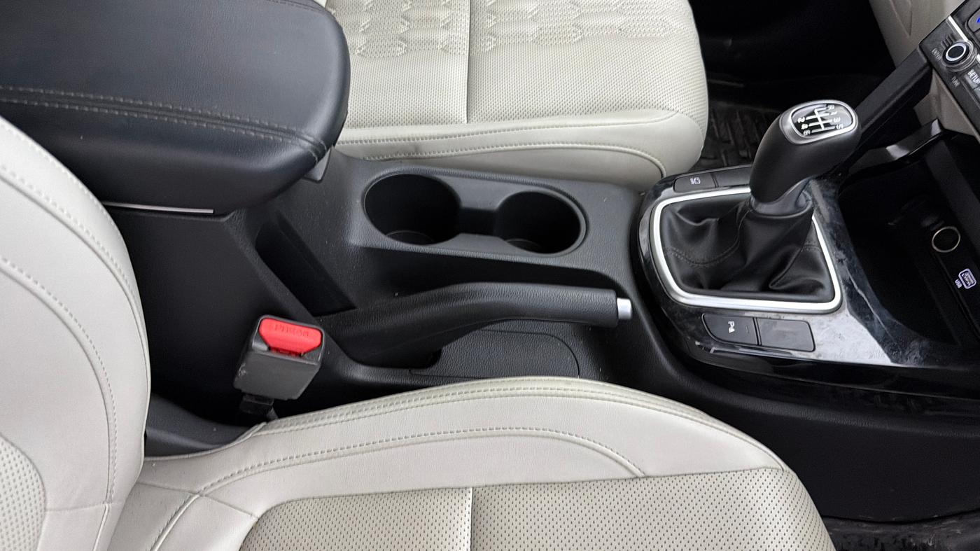 2024 KIA SELTOS  HTX 1.5 PETROL MT, Petrol, Manual, 40,834 km, Gear Lever