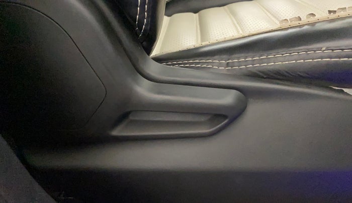 2022 Tata NEXON XM PETROL, Petrol, Manual, 46,195 km, Driver Side Adjustment Panel