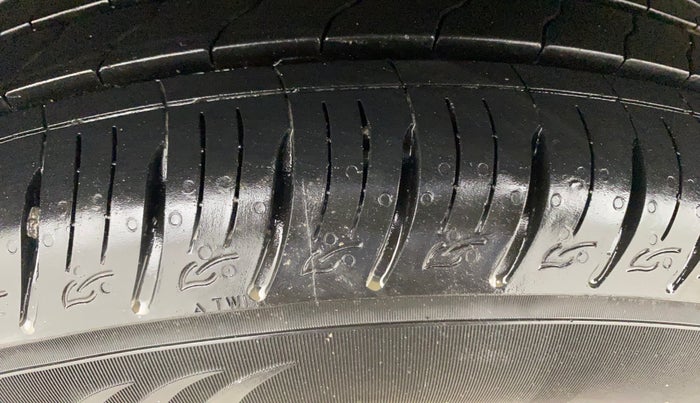 2019 Hyundai VENUE SX(O) 1.4 CRDI, Diesel, Manual, 1,47,495 km, Right Rear Tyre Tread