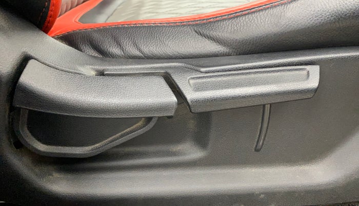 2019 Hyundai VENUE SX(O) 1.4 CRDI, Diesel, Manual, 1,47,495 km, Driver Side Adjustment Panel