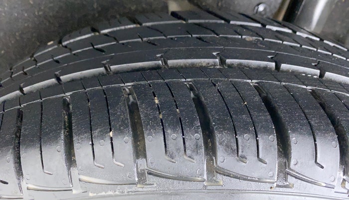 2018 Maruti Vitara Brezza VDI, Diesel, Manual, 28,566 km, Left Rear Tyre Tread