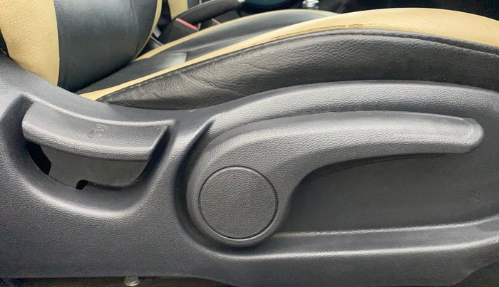 2016 Hyundai i20 Active 1.2 SX, Petrol, Manual, 66,383 km, Driver Side Adjustment Panel