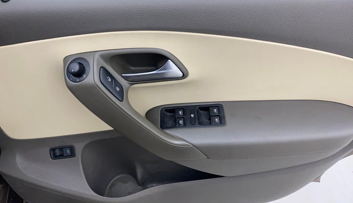 2015 Volkswagen Vento HIGHLINE 1.6 MPI, Petrol, Manual, 68,636 km, Driver Side Door Panels Control