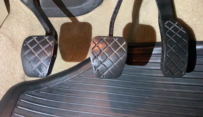 2015 Volkswagen Vento HIGHLINE 1.6 MPI, Petrol, Manual, 68,636 km, Pedals