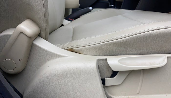 2015 Volkswagen Vento HIGHLINE 1.6 MPI, Petrol, Manual, 68,636 km, Driver Side Adjustment Panel