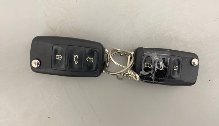 2015 Volkswagen Vento HIGHLINE 1.6 MPI, Petrol, Manual, 68,636 km, Key Close Up