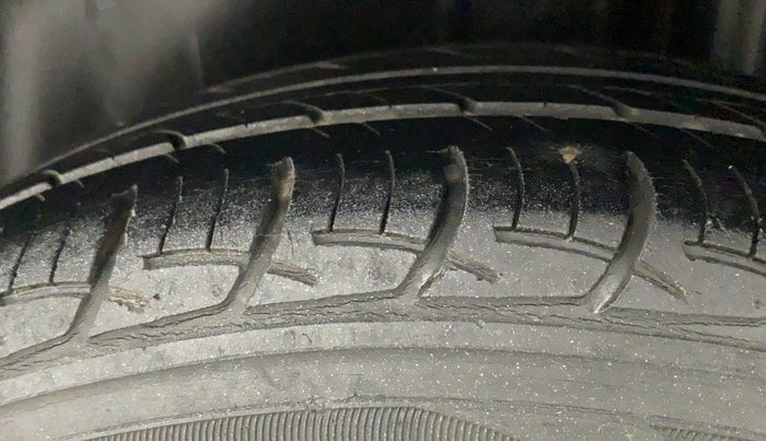 2017 Maruti Ciaz ZETA 1.4  AT PETROL, Petrol, Automatic, 63,948 km, Left Rear Tyre Tread