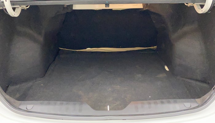 2017 Maruti Ciaz ZETA 1.4  AT PETROL, Petrol, Automatic, 63,948 km, Boot Inside