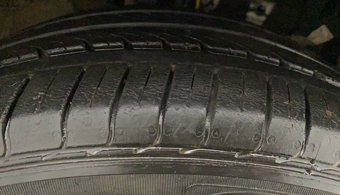 2013 Maruti Ertiga ZDI, Diesel, Manual, 80,117 km, Left Rear Tyre Tread