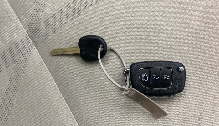 2022 Hyundai VENUE S (O) 1.0 TURBO IMT, Petrol, Manual, 17,062 km, Key Close Up