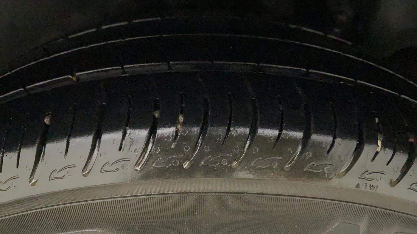2017 Maruti Ertiga VDI SHVS, Diesel, Manual, 1,04,810 km, Left Rear Tyre Tread