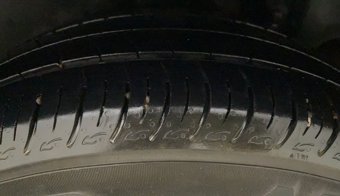 2017 Maruti Ertiga VDI SHVS, Diesel, Manual, 1,04,810 km, Left Rear Tyre Tread