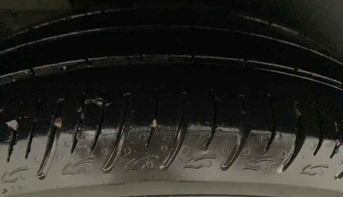 2017 Maruti Ertiga VDI SHVS, Diesel, Manual, 1,04,810 km, Right Rear Tyre Tread