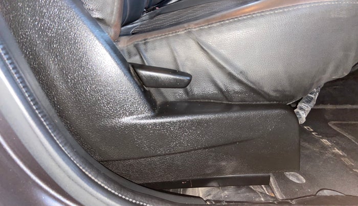 2018 Renault Duster 85 PS RXS MT DIESEL, Diesel, Manual, 87,335 km, Driver Side Adjustment Panel