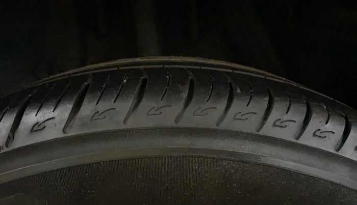 2018 Renault Duster 85 PS RXS MT DIESEL, Diesel, Manual, 87,335 km, Right Rear Tyre Tread