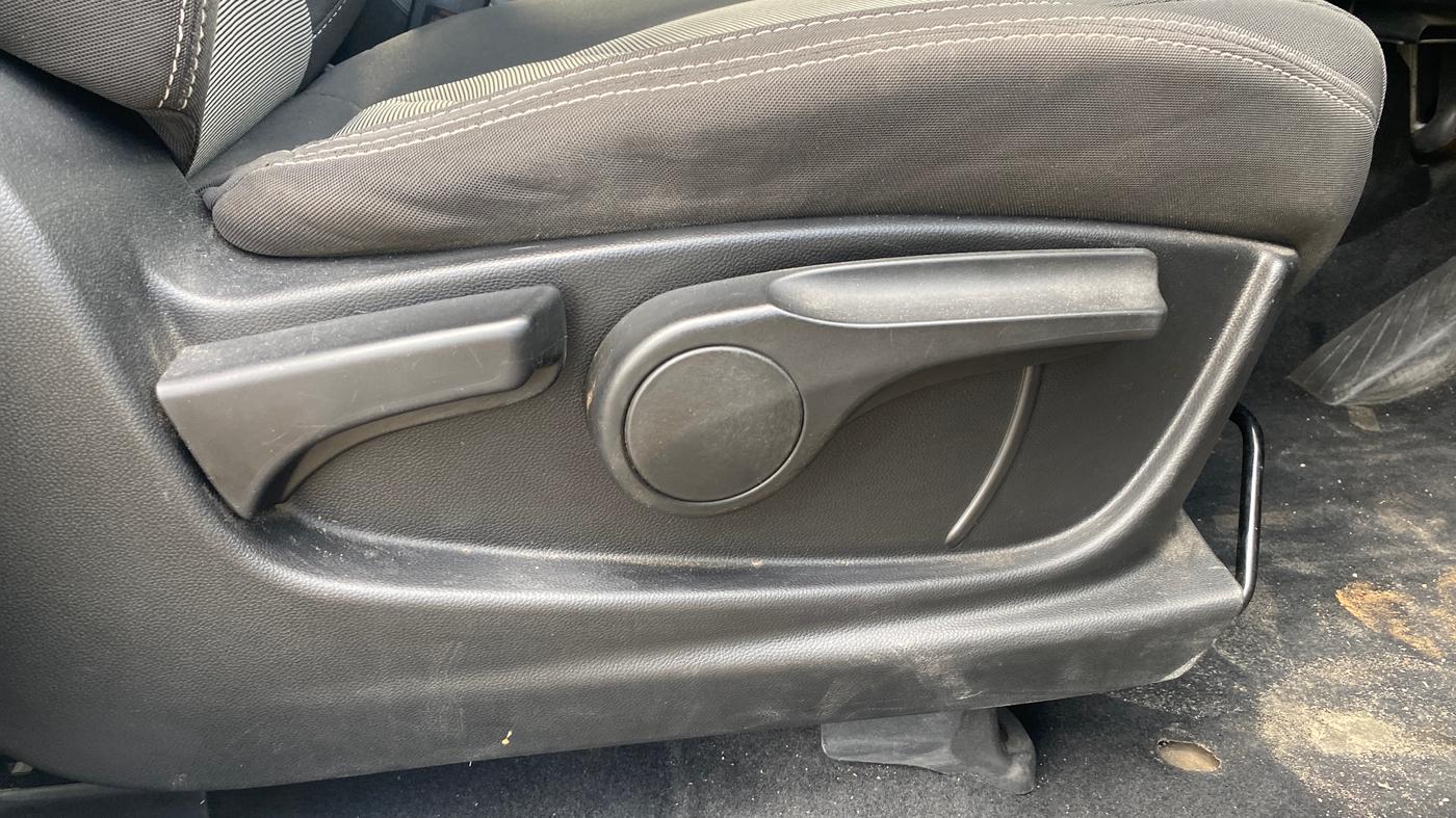 2021 MG HECTOR PLUS STYLE 2.0 DIESEL TURBO MT 7-STR, Diesel, Manual, 62,425 km, Driver Side Adjustment Panel