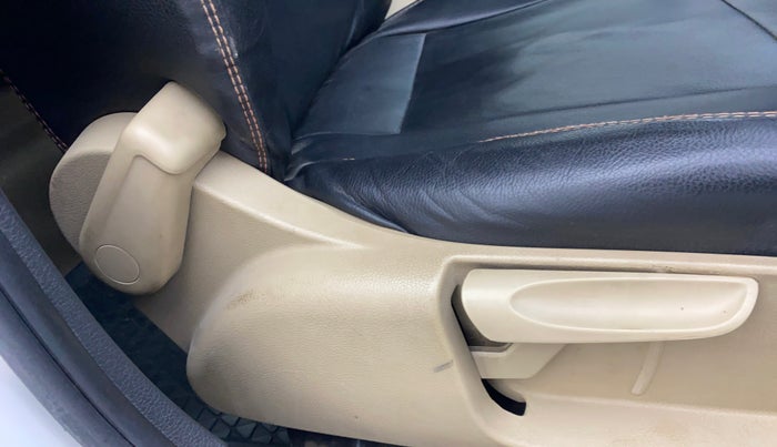 2016 Volkswagen Ameo HIGHLINE1.2L, Petrol, Manual, 1,49,299 km, Driver Side Adjustment Panel