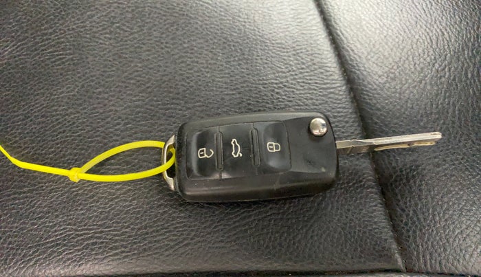 2016 Volkswagen Ameo HIGHLINE1.2L, Petrol, Manual, 1,49,299 km, Key Close Up