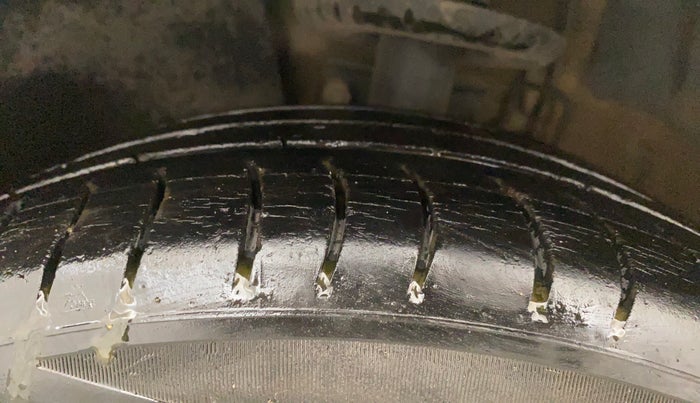 2013 Volkswagen Polo HIGHLINE1.2L, Petrol, Manual, 71,863 km, Left Front Tyre Tread