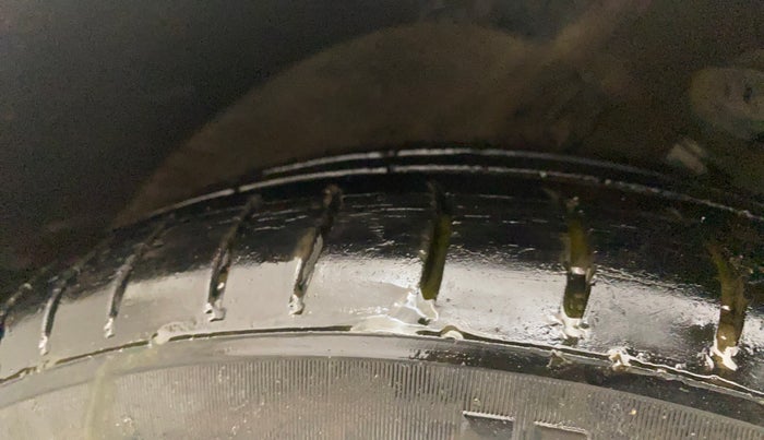 2013 Volkswagen Polo HIGHLINE1.2L, Petrol, Manual, 71,863 km, Right Front Tyre Tread