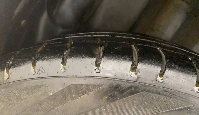 2013 Volkswagen Polo HIGHLINE1.2L, Petrol, Manual, 71,863 km, Right Rear Tyre Tread