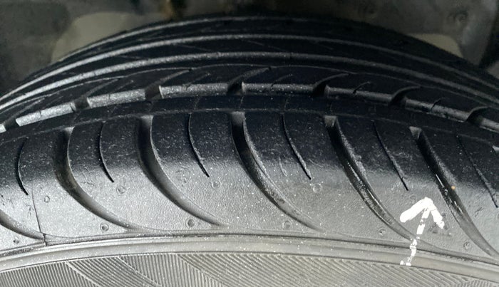 2018 Ford New Figo 1.2 TITANIUM, Petrol, Manual, 23,112 km, Right Rear Tyre Tread