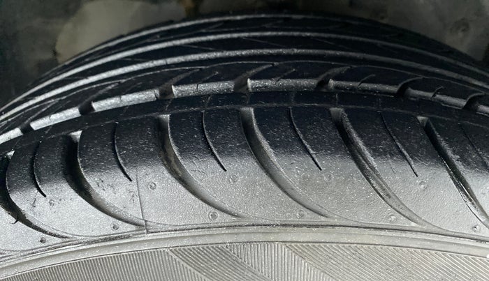 2018 Ford New Figo 1.2 TITANIUM, Petrol, Manual, 23,112 km, Right Front Tyre Tread